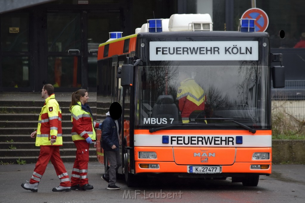 Einsatz BF Koeln Schule Burgwiesenstr Koeln Holweide P052.JPG - Miklos Laubert